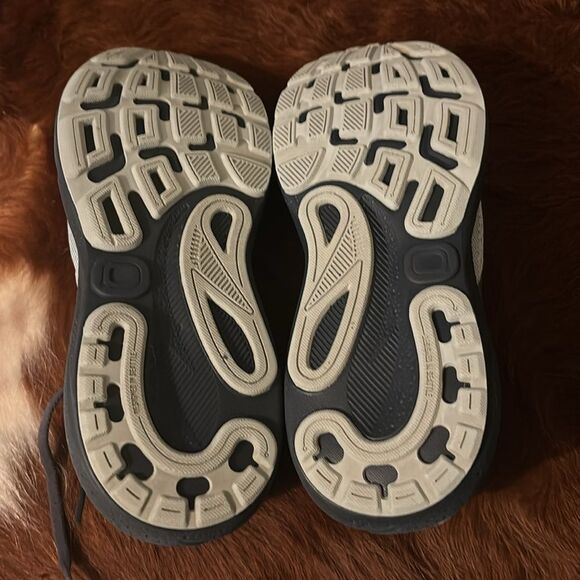 Brooks Adrenaline GTS 24 Sneakers in Mercury/Ebony/Copper Size 6.5/ Like New - Picture 10 of 10